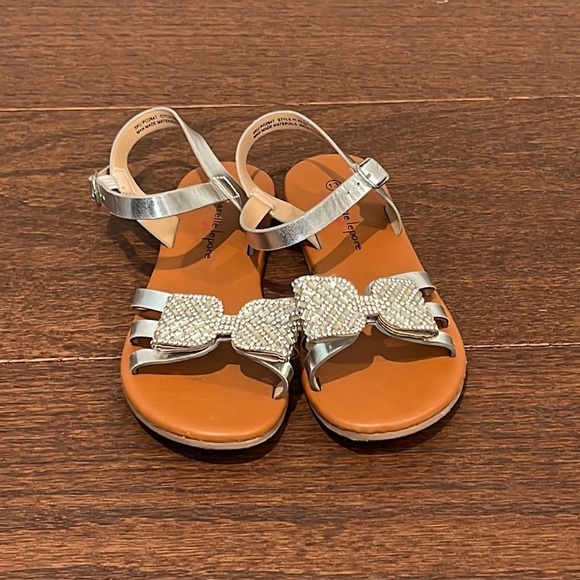 Nanette Lepore Girls Silver Sandals Size 13 - Picture 1 of 4